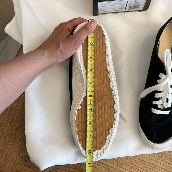 BACKYARD FOOTWEAR BLACK AND WHITE SNEAKERS.  NEW IN BOX - Picture 7 of 8